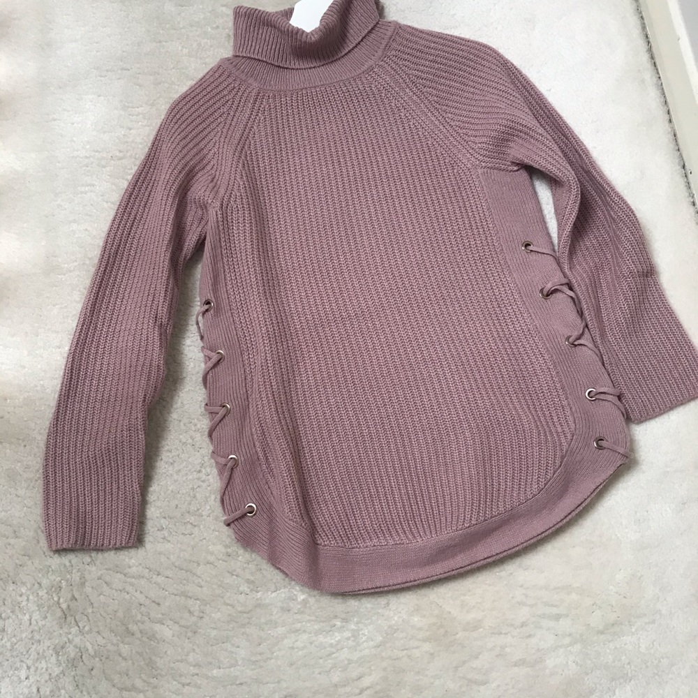 DYNAMITE Ribbed Knit Turtleneck - Picture 6 of 6